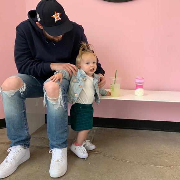 Wonder who the boss is here 😇 - Picture 3 of 8